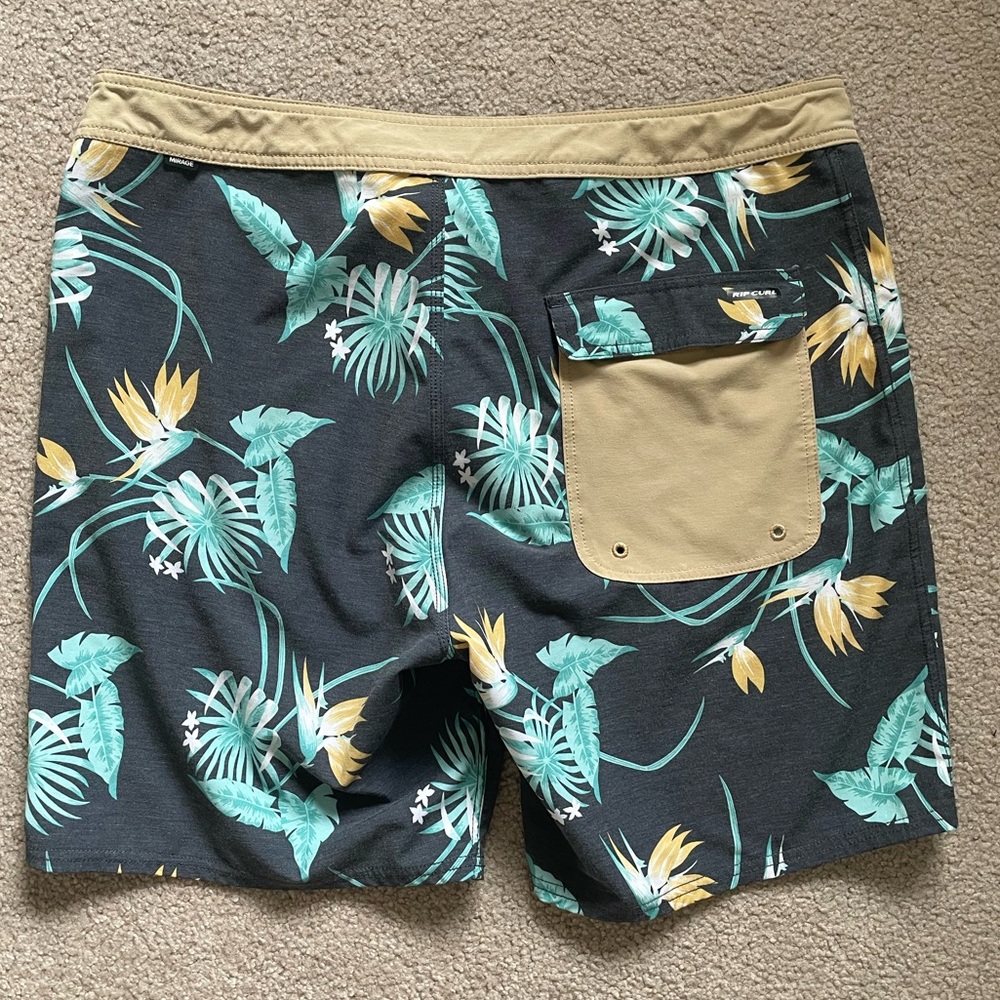 Rip Curl Mirage Board Shorts Size 36 - image 3